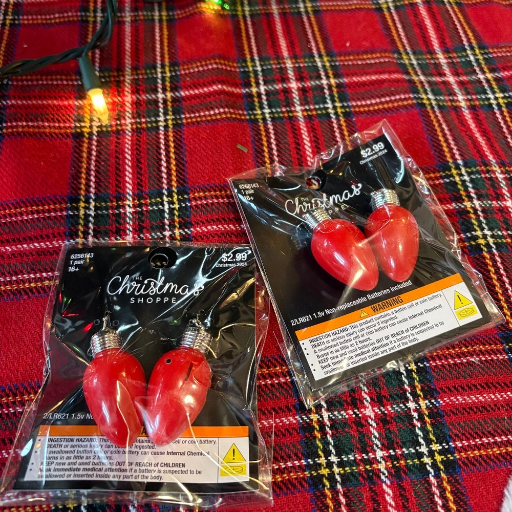 Light Up Christmas Earrings (battery included)